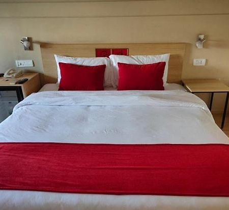 Lumis Studio Apartment Hyderabad Eksteriør billede